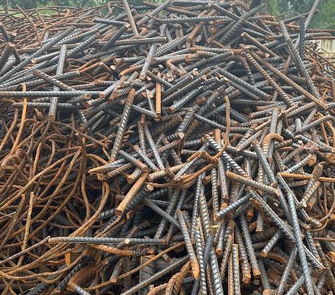 废铁涅槃:从工地残骸到城市再生的金属之魂